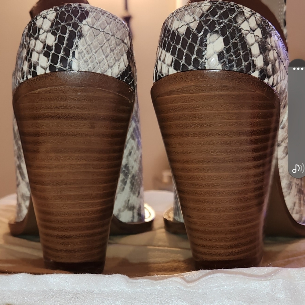 Michael Kors Python Snakeskin Boots US	   EU	     Inches6	     36.5	   8.87 - Picture 14 of 16